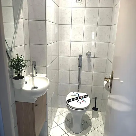 Lägenhet 3 Zimmer-kueche- Balkon-parkplatz *