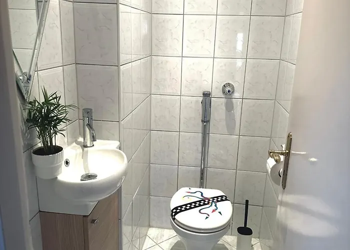 Appartement 3 Zimmer-kueche- Balkon-parkplatz *