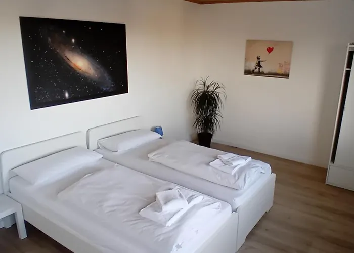 3 Zimmer-kueche- Balkon-parkplatz *
